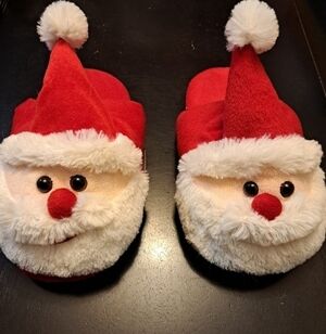 Santa Claus Slippers   Size 7-8